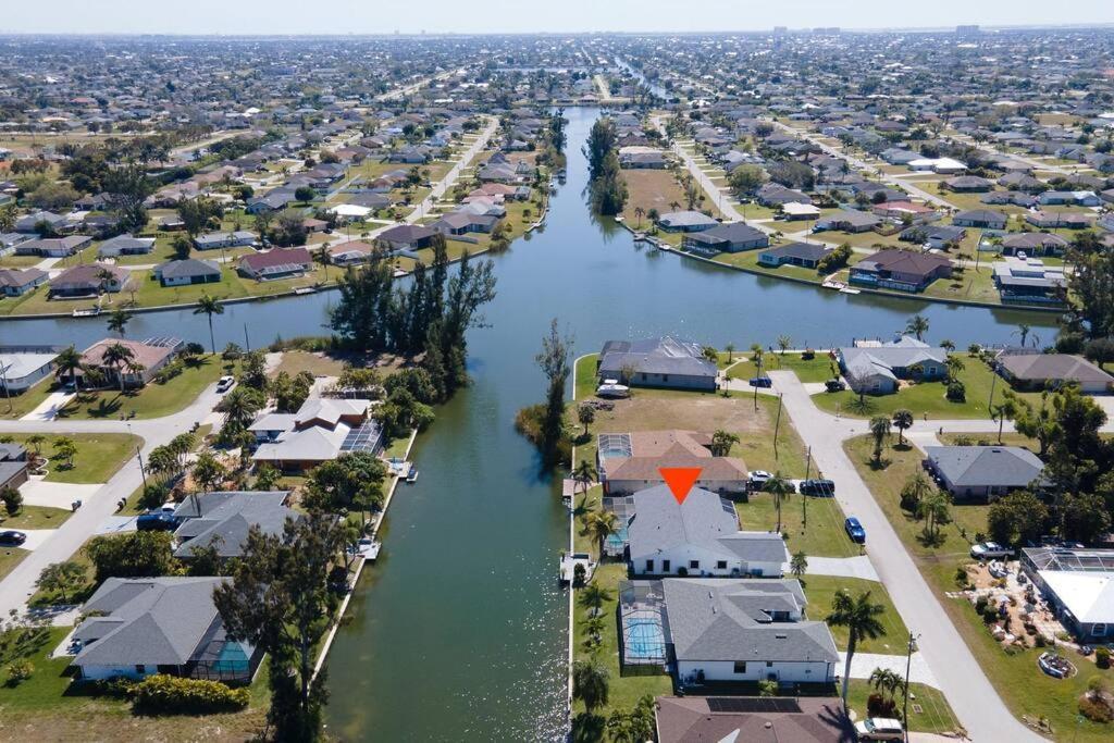 הוילה Luxury Waterfront Haven In Cape Coral - Dog-Friendly Escape With Private Pool מראה חיצוני תמונה