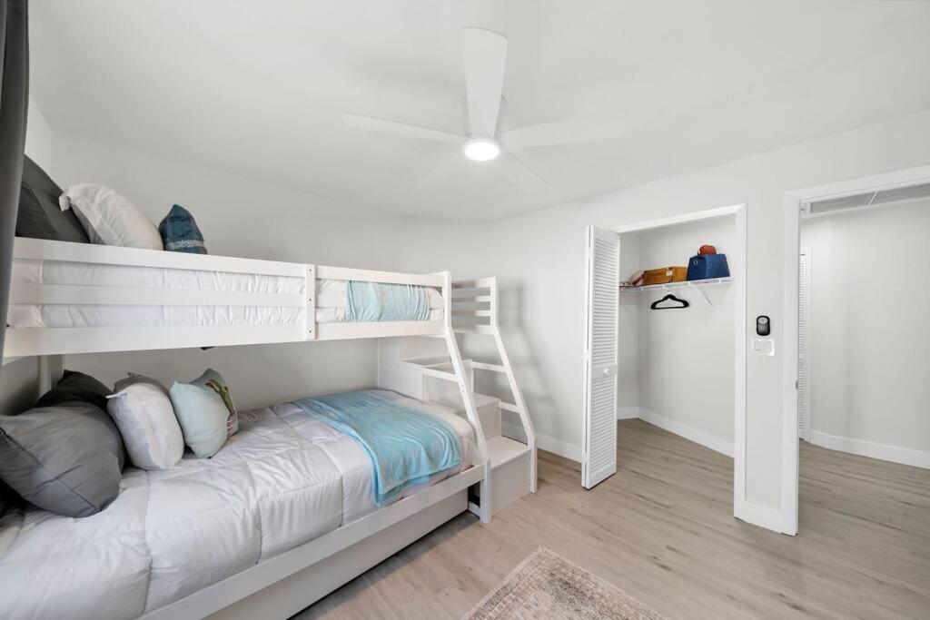 הוילה Luxury Waterfront Haven In Cape Coral - Dog-Friendly Escape With Private Pool מראה חיצוני תמונה