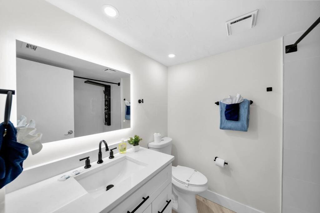 הוילה Luxury Waterfront Haven In Cape Coral - Dog-Friendly Escape With Private Pool מראה חיצוני תמונה