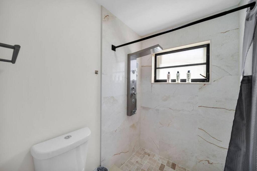 הוילה Luxury Waterfront Haven In Cape Coral - Dog-Friendly Escape With Private Pool מראה חיצוני תמונה