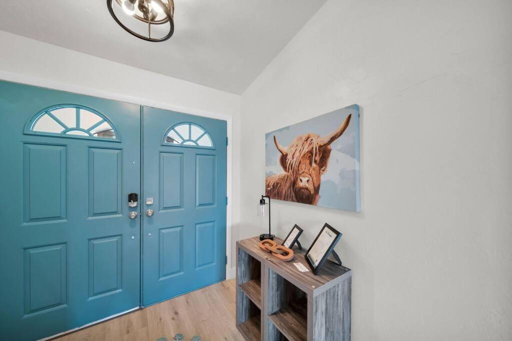 הוילה Luxury Waterfront Haven In Cape Coral - Dog-Friendly Escape With Private Pool מראה חיצוני תמונה